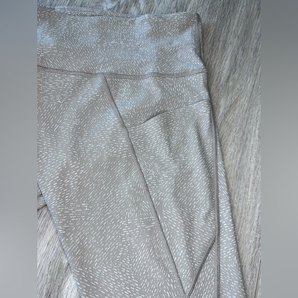 Athleta Salutation Stash Pocket Tights Rainwater pattern full lengthy leg XS - Picture 11 of 15